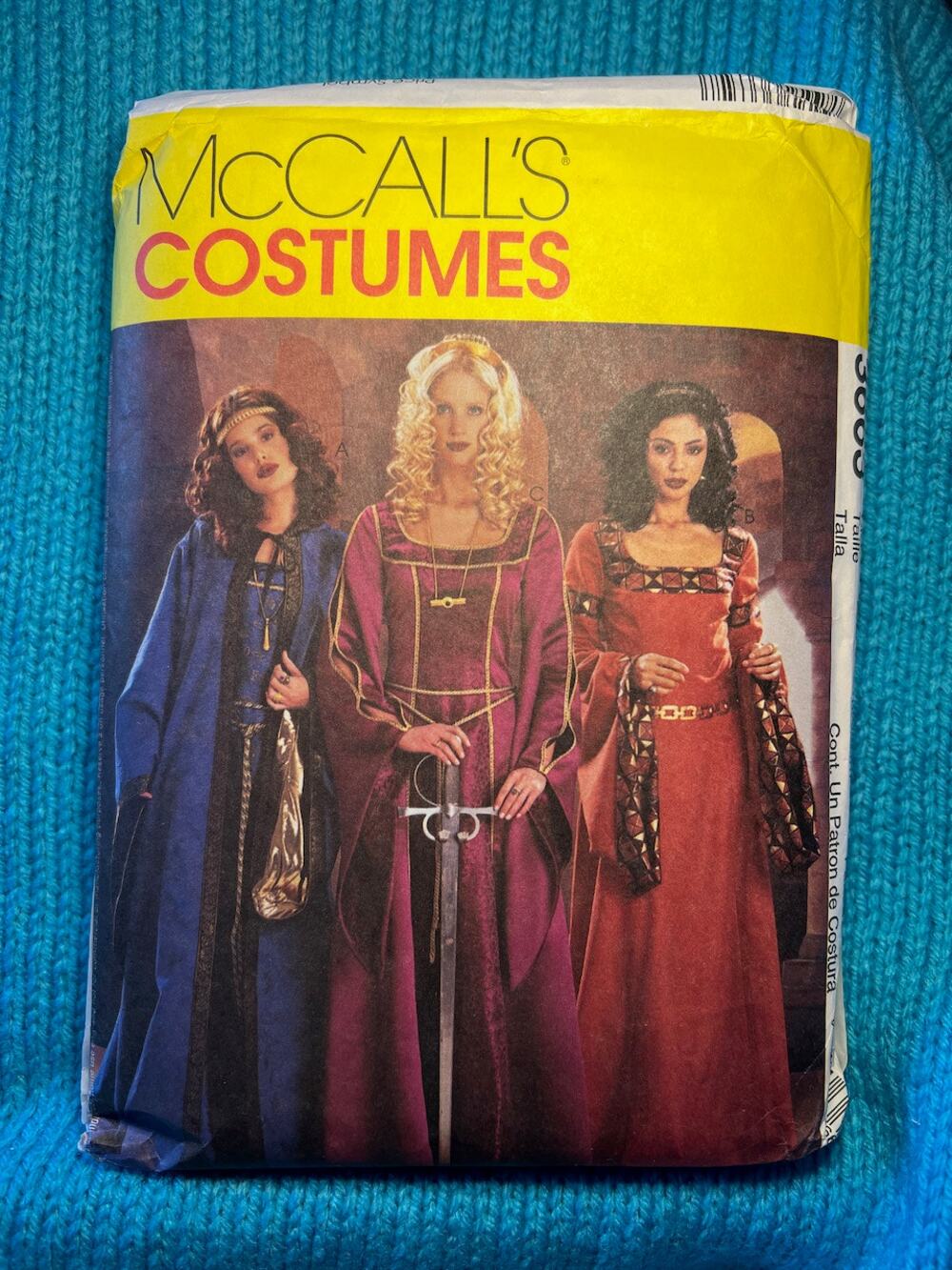 McCalls Sewing pattern 3663 Medevil costume dress cape Size 14